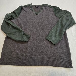 Banana Republic Extra Fine Merino Wool V-Neck Sweater Tall XL Green Gray